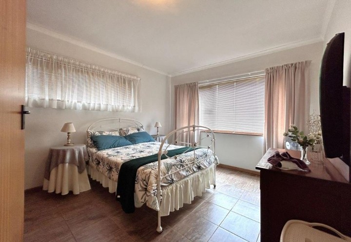 4 Bedroom Property for Sale in Wavecrest Eastern Cape